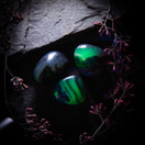 Vulkaaninen akaatti, fluoresoiva, rumpuhiottu