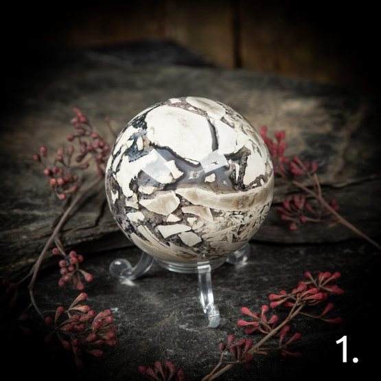 Vulkaaninen akaatti-pallo