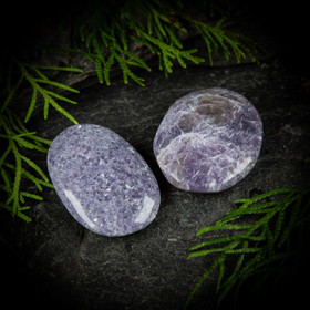 Lepidoliitti, kämmenkivi