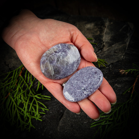 Lepidoliitti, kämmenkivi