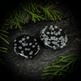 Lumihiutale obsidiaani -huolikivi