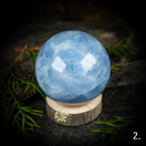 Sininen kalsiitti -pallo, eri kokoja