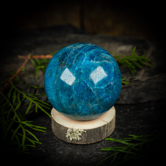 Sininen apatiitti -pallo, eri kokoja
