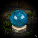 Sininen apatiitti -pallo, eri kokoja