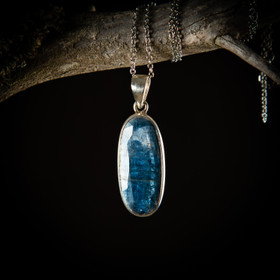 Sininen kyaniitti -riipus 1, hopea