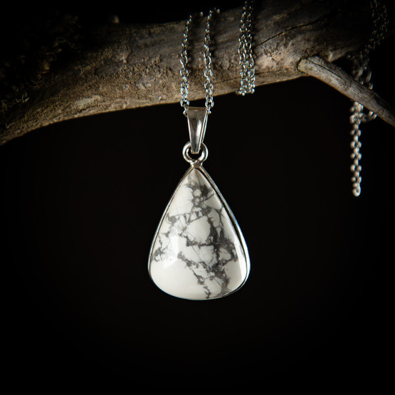 Magnesiitti-riipus, hopea