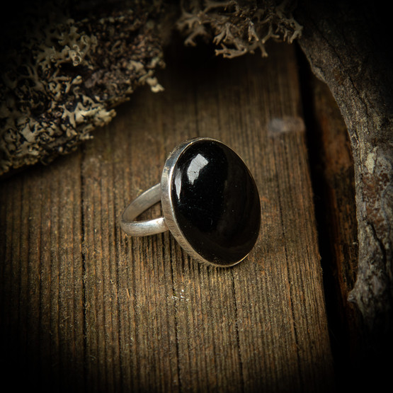 Musta turmaliini -sormus