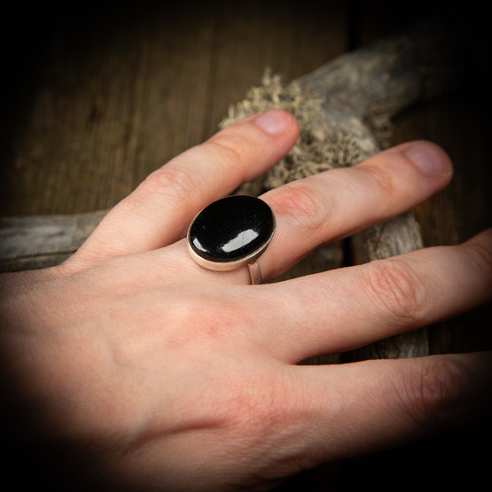 Musta turmaliini -sormus