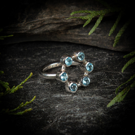 Sininen topaasi-sormus, hopea