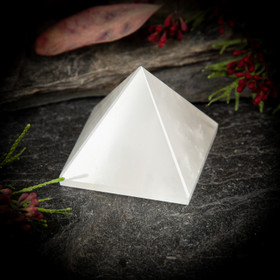 Vuorikristalli-pyramidi 5 cm