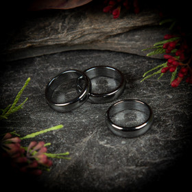 Hematiitti-sormus, kaareva