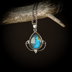 Labradoriitti-riipus, Hippie, hopea