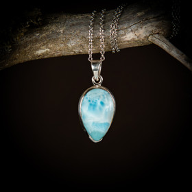 Larimar-riipus 1, hopea