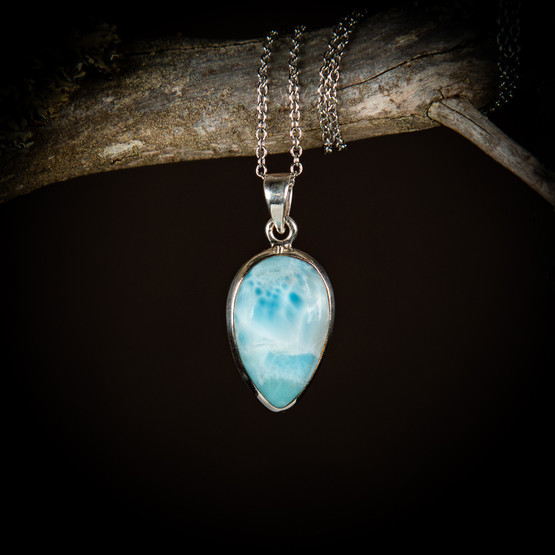 Larimar-riipus 1, hopea