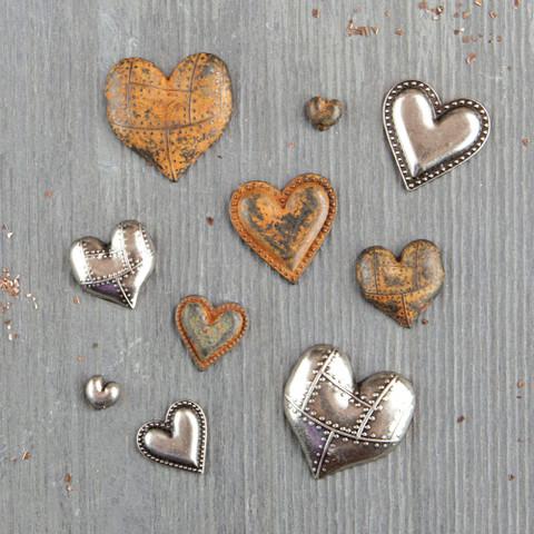 Finnabair Mechanicals -metallikoristeet Tin Hearts