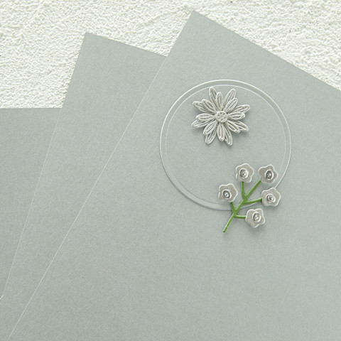 Spellbinders Brush Silver Cardstock -helmiäiskartonki