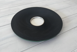 Kohoteippi, musta, 0.5 cm x 1.1 mm x 50 m