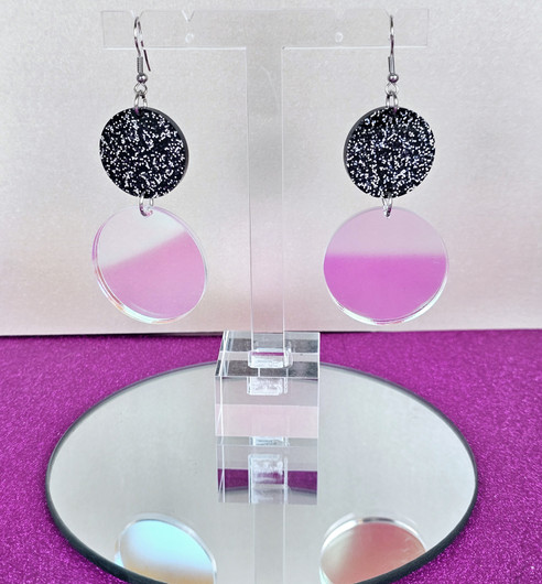 Kristalliyö -mustahopeaglitter/hologrammi-