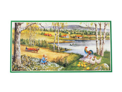 Kukko kiekuu mäellä 