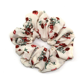 Tyylikäs scrunchie kukkasilla