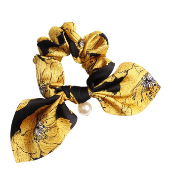 Keltainen rusettiponnari helmellä