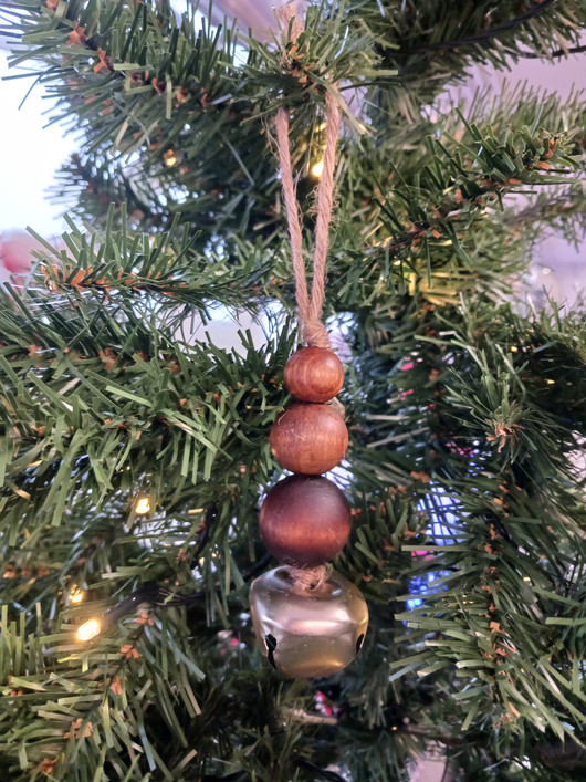 Helmikoriste kulkusella