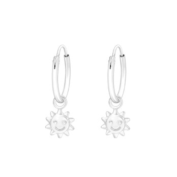 Hopeiset korvarenkaat -aurinko-