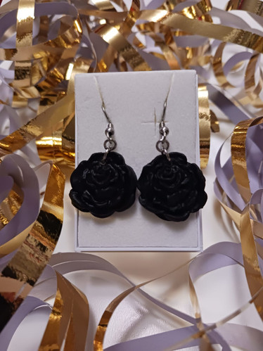 Mustat ruusu korvakorut