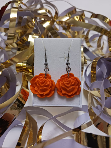 Oranssit ruusu korvakorut