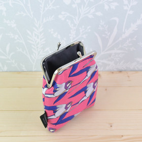 Pääskynen -pieni kukkaro