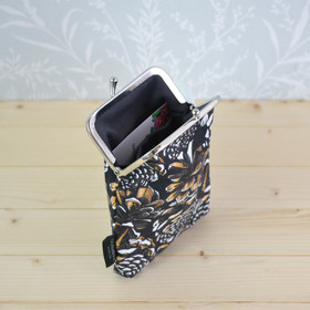 Männynkäpy -pieni kukkaro