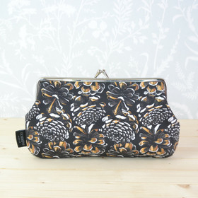 Männynkäpy -pussukka/penaali