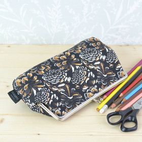 Männynkäpy -pussukka/penaali