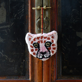 Pinkki Leopardi -koriste