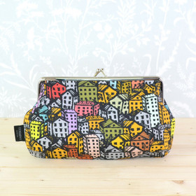 Kylä -pussukka/penaali