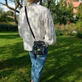 Niitty -kukkarolaukku Midi 