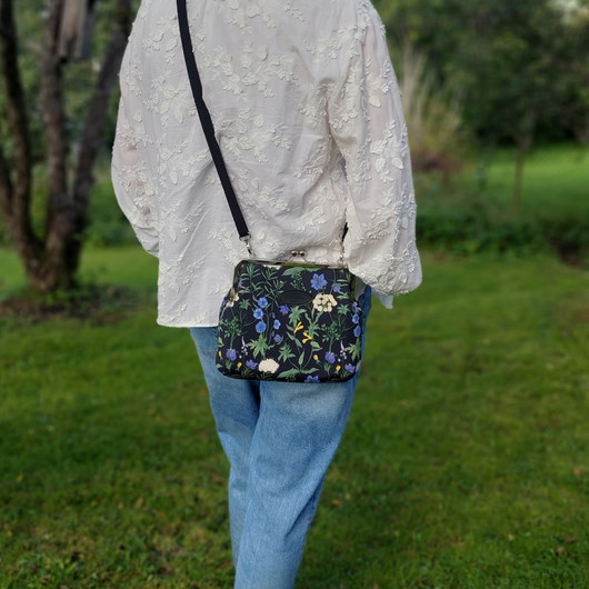 Niitty -kukkarolaukku Maxi