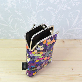 Paljetti -tuplakukkaro