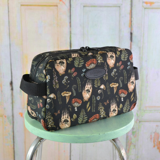 Ennustaja -toilettilaukku L