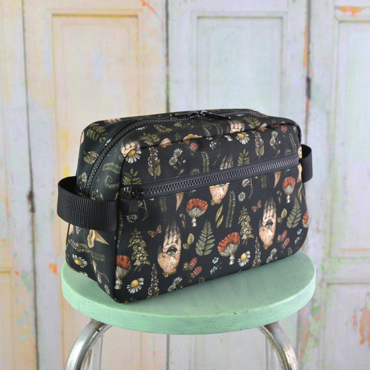 Ennustaja -toilettilaukku L