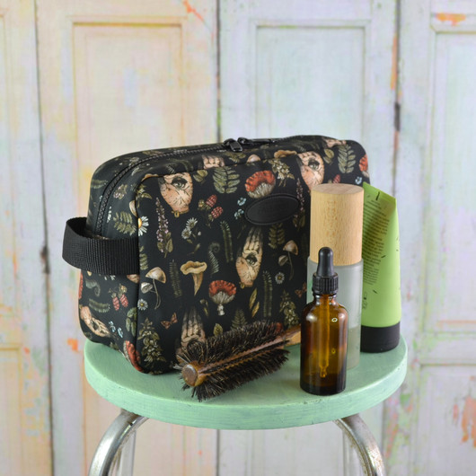 Ennustaja -toilettilaukku L