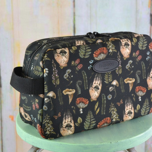 Ennustaja -toilettilaukku L