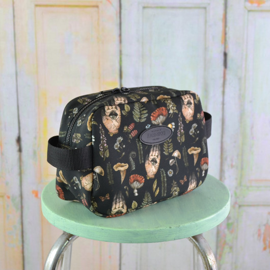 Ennustaja -toilettilaukku M