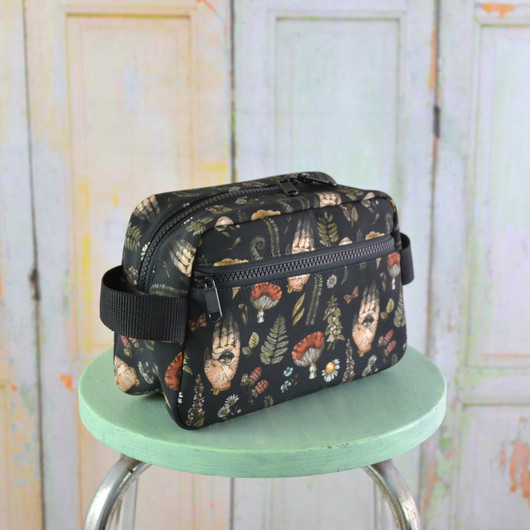 Ennustaja -toilettilaukku M