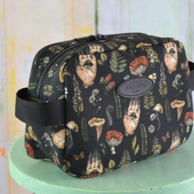 Ennustaja -toilettilaukku M