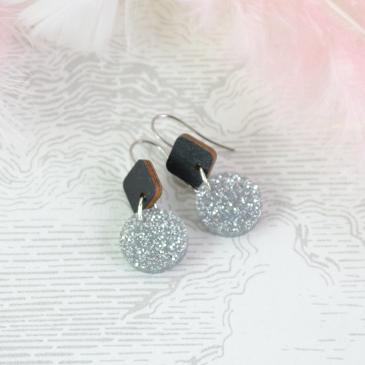 Glitteri -korvakorut