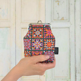 Isoäidinneliö -pieni kukkaro