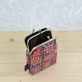 Isoäidinneliö -tuplakukkaro