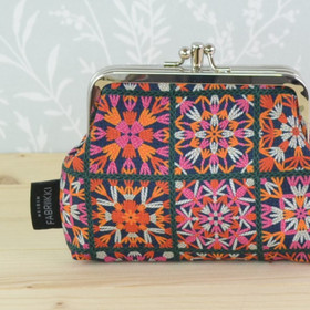 Isoäidinneliö -tuplakukkaro