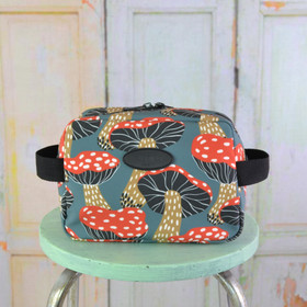 Kärpässieni -toilettilaukku M